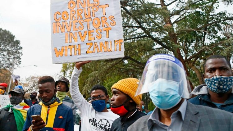 जिम्बाब्वे सरकार के विरोध में प्रदर्शन