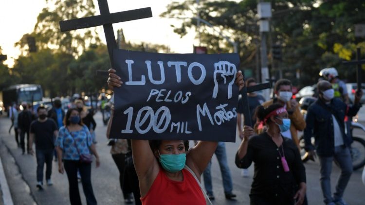 100.000 Coronatote: Trauer und Protest der Brasilianer