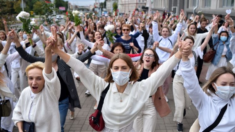 Women protest police violence in Minsk