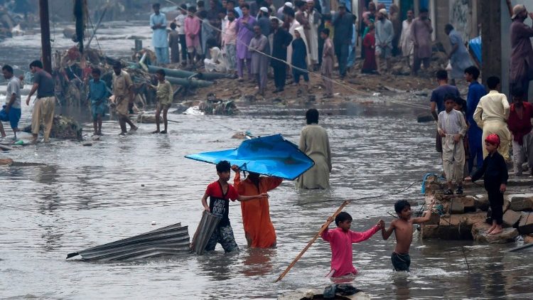 Pakistan: ogromne powodzie, Caritas niesie wsparcie