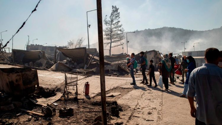 Le camp de Moria incendié à Lesbos, le 9 septembre 2020.