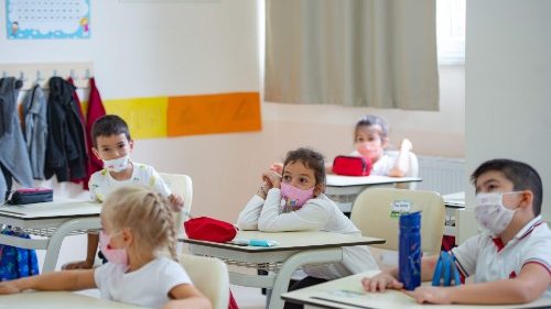 Le Pape aux piaristes: éduquer dans le respect de la personne et de la création