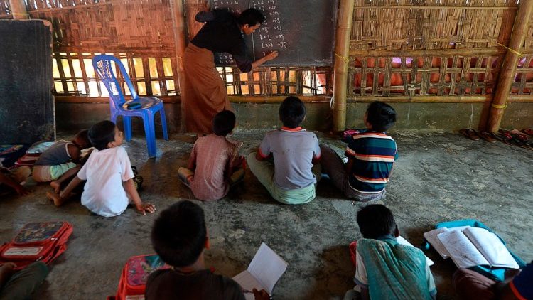 Школа для дітей-біженців рохіднджа у Бангладеш