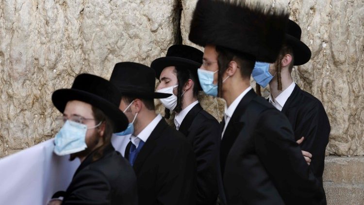 Ultraorthodoxe Juden beten am 7. Oktober an der Klagemauer