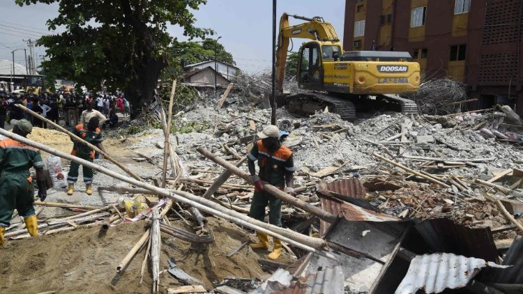 Gna, Afrika, ruševine nakon urušavanja zgrade