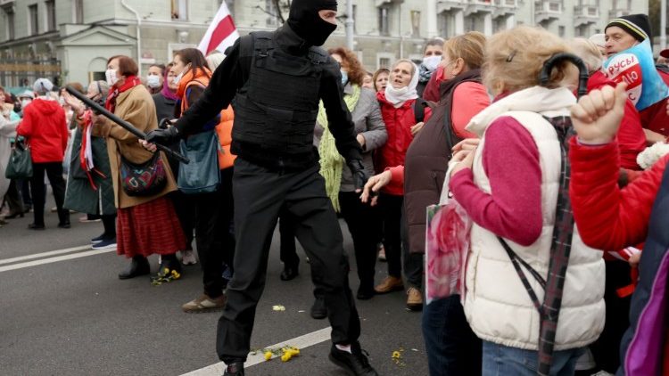Belarus, continua la protesta pacifica