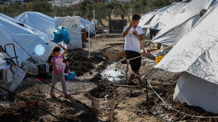 La situazione nel campo profughi di  Kara Tepe, sull'isola di Lesbo