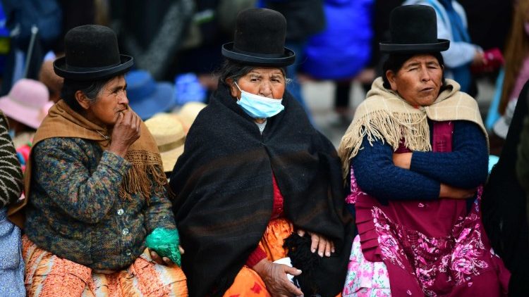 Des femmes indigènes au meeting du candidat de gauche Luis Arce, à La Paz, le 14 octobre. 