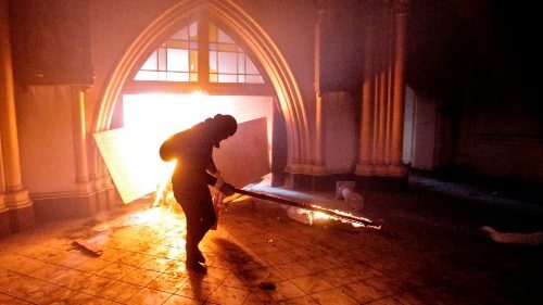 Chile: Entsetzen über Angriffe auf Kirchen