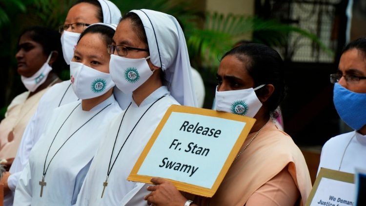 Protesto em Hyderabad pede libertação de sacerdote