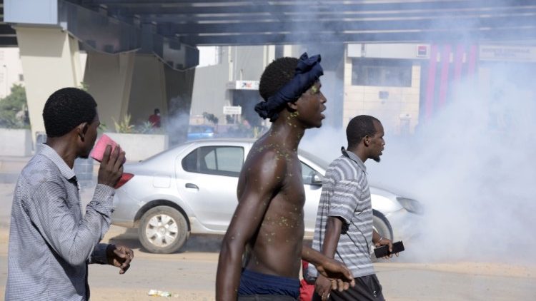 استمرار التوترات في غينيا وسط مساعي دولية للخروج من الأزمة
