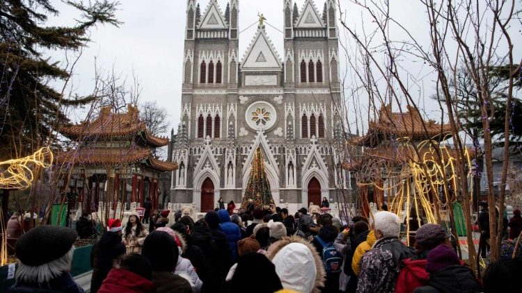 Fedeli a una cerimonia liturgica in Cina