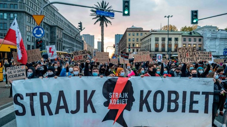 Демонстрация във Варшава срещу решението на Конституционния съд. 26.10.2020