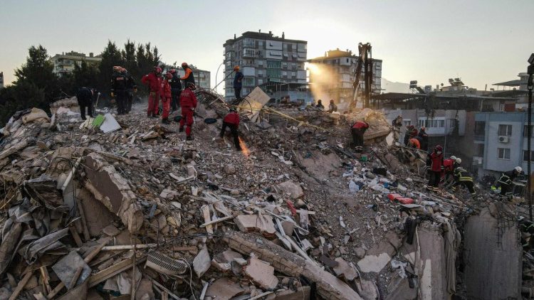 Macerie dopo una scossa di terremoto in Turchia