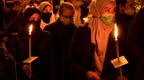 Ö: Religionen vereint bei Gedenkmarsch für Terroropfer von Wien