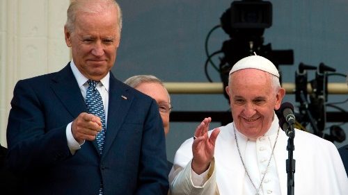 Papst Franziskus telefoniert mit Joe Biden