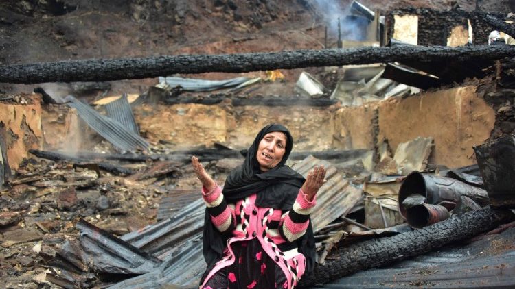 Une femme après le bombardement de son village le 14 novembre dernier, à la frontière entre le Pakistan et l'Inde.