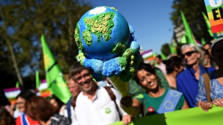 Протест в Париж срещу изменението на климата. 19.11.2020