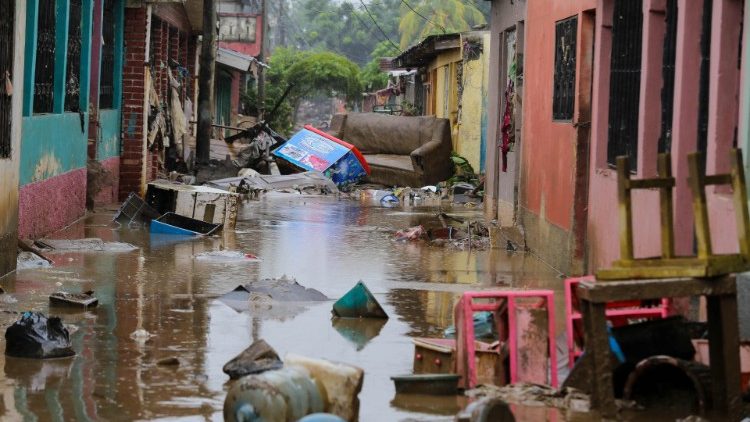Honduras. Inundaciones y daños causados por el río Chamelecón en numerosos poblados