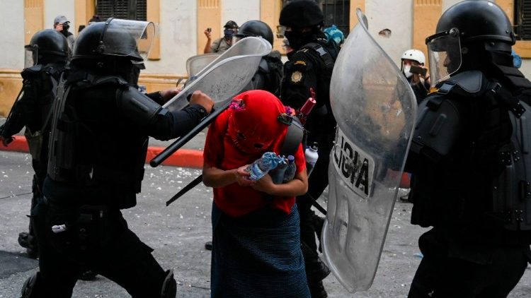 Bei Demonstrationen in Guatemala kam es zu Ausschreitungen und Polizeigewalt