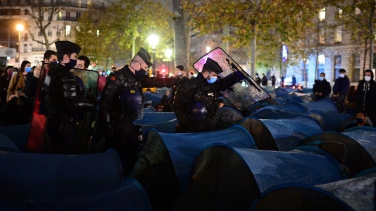 Migrant camp in Paris