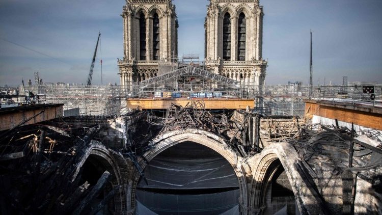 Probíhající rekonstrukce pařížské katedrály Notre Dame 