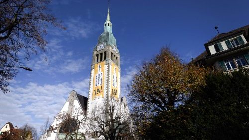 Schweiz: Kirchen dürfen sich einmischen