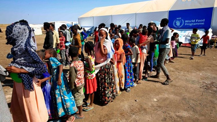 エチオピアから避難した人々　2020年11月27日　スーダンの難民キャンプで