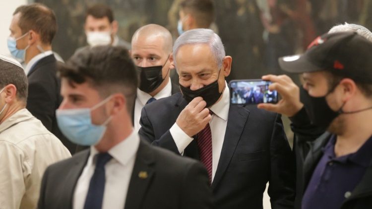 Il premier israeliano Benjamin Netanyahu lascia la Knesset
