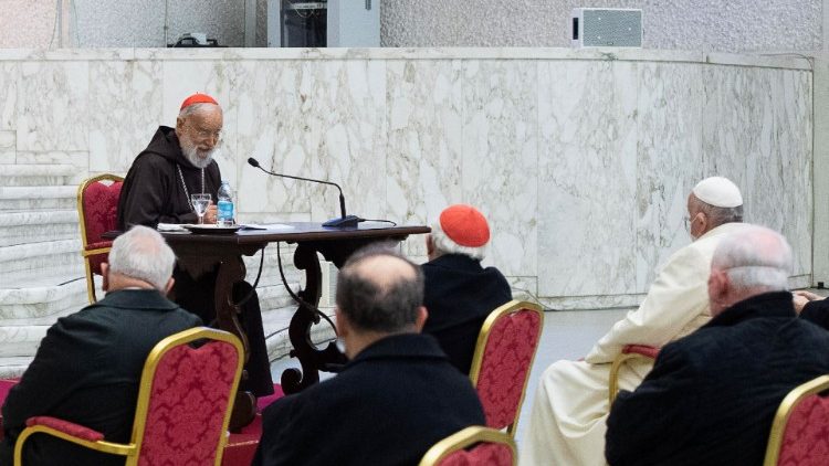 坎塔拉梅萨枢机带领教宗和圣座人员作第二场默想神工