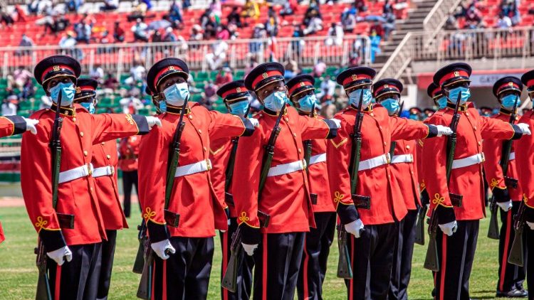 Membres de la garde d'honneur du Kenya, lors des cérémonies marquant l'indépendance du pays, le 12 décembre 2020.