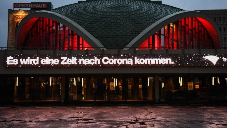 Spruch über Opernhaus in Dortmund