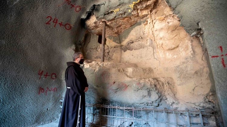 Padre Francesco Patton, custode di Terra Santa in una chiesa recentemente scoperta nei pressi del Getsemani