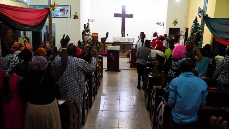 Neujahrsgottesdienst in einer anglikanischen Kirche in Nigeria