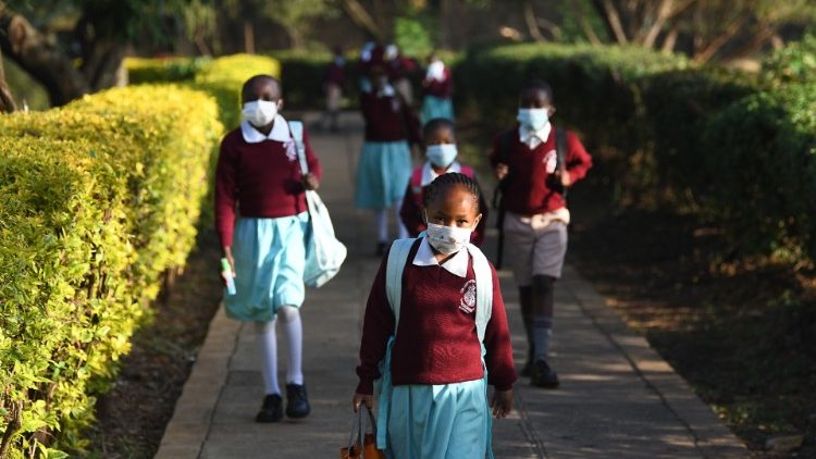 Giovani studenti delle scuole in Kenya