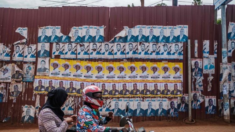 Uganda. Plakati najvažnijih kandidata na izborima koji će se održati 14. siječnja 2021. godine