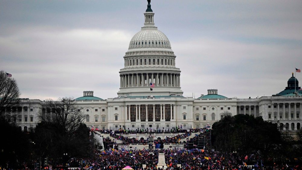 Protesty pred budovou Kapitolu, Washington, 6. januára 2021