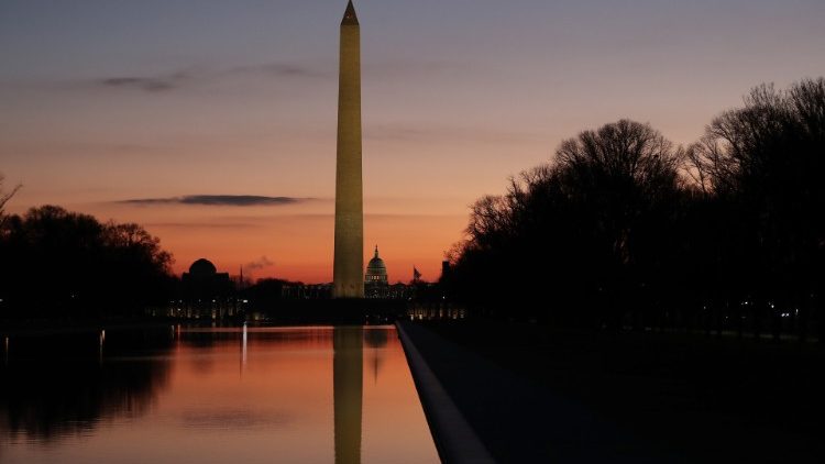 Im Hintergrund das Kapitol in Washington - nachdem sich die Situation in der Stadt wieder beruhigt hat