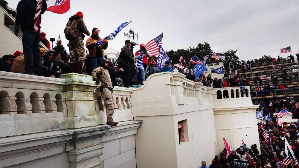 Protesty pred budovou Kapitolu, Washington, 6. januára 2021