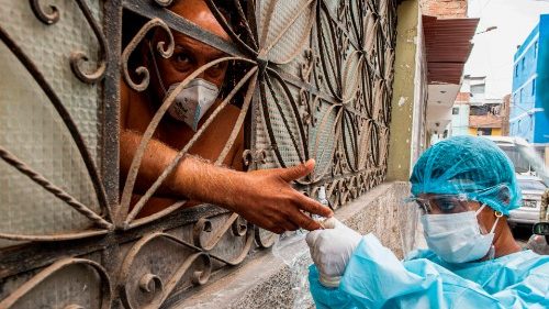 America latina, Celam: l'accesso ai vaccini sia priorità del 2021