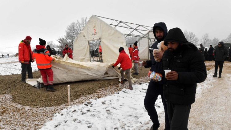 L'aiuto della Croce Rossa agli sfollati 