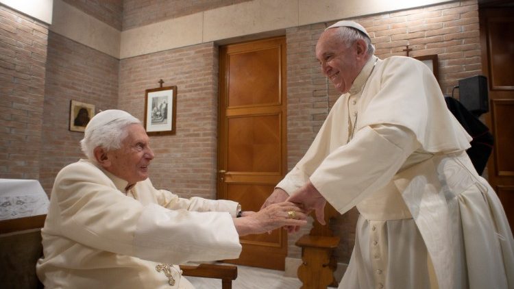 Почетният папа Бенедикт XVI и папа Франциск. 20 ноември 2020