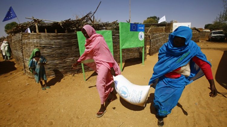 Sudan: sospesi a causa delle violenze gli aiuti umanitari per il Darfur