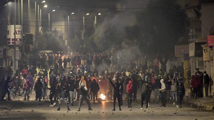 Proteste di piazza a Tunisi