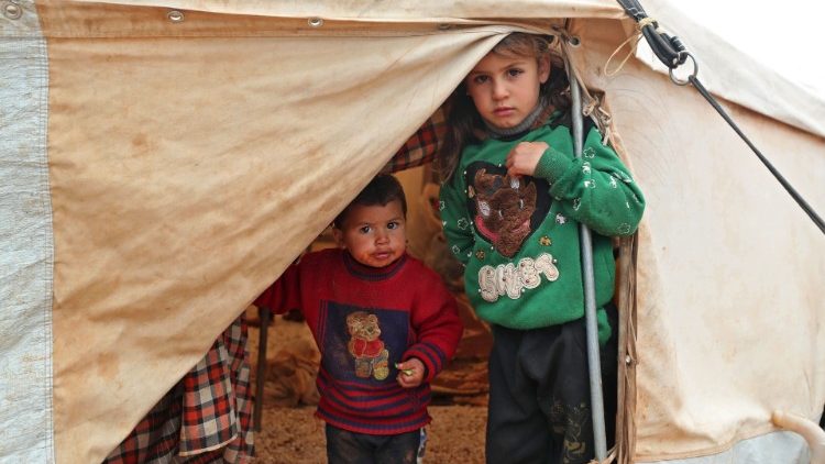 Crianças em campo de refugiados