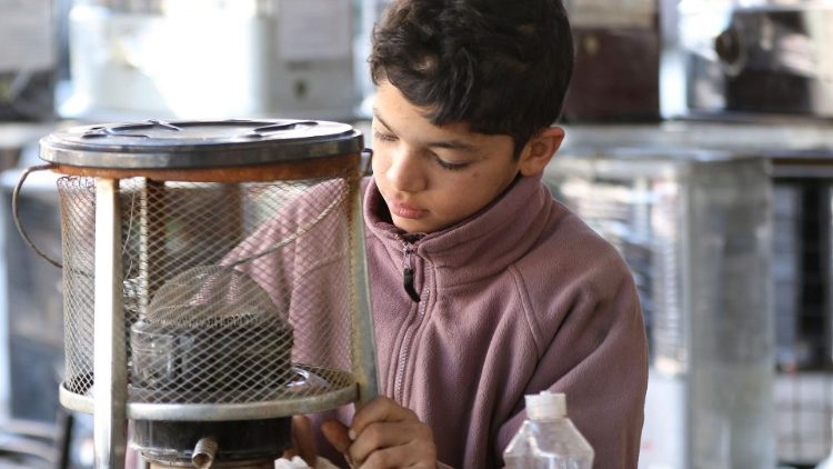 Der 14-jährige Omar arbeitet in Amman in einer Fabrik