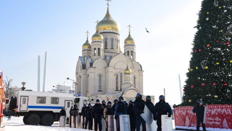 Des policiers anti-émeutes à Vladivostok, le 31 janvier. 