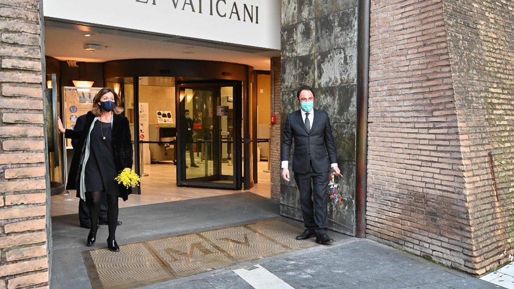 Der Eingang der Vatikanischen Museen - seit Februar 2021 ist er für Besucher (mit Mund-Nasenschutz) wieder offen 