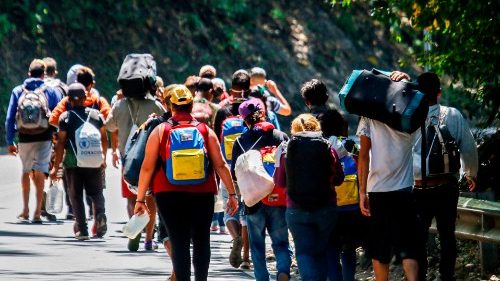 Gesuiti: allarme per migranti e rifugiati tra Colombia e Venezuela