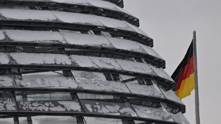 Reichstagsgebäude unter Schnee